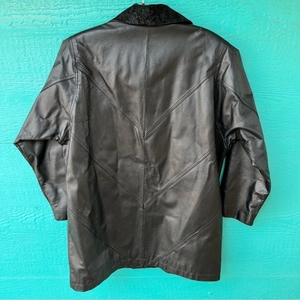 VINTAGE 80’s LEATHER EMBOSSED VELVET COLLAR CAR COAT SIZE MEDIUM BLACK EUC